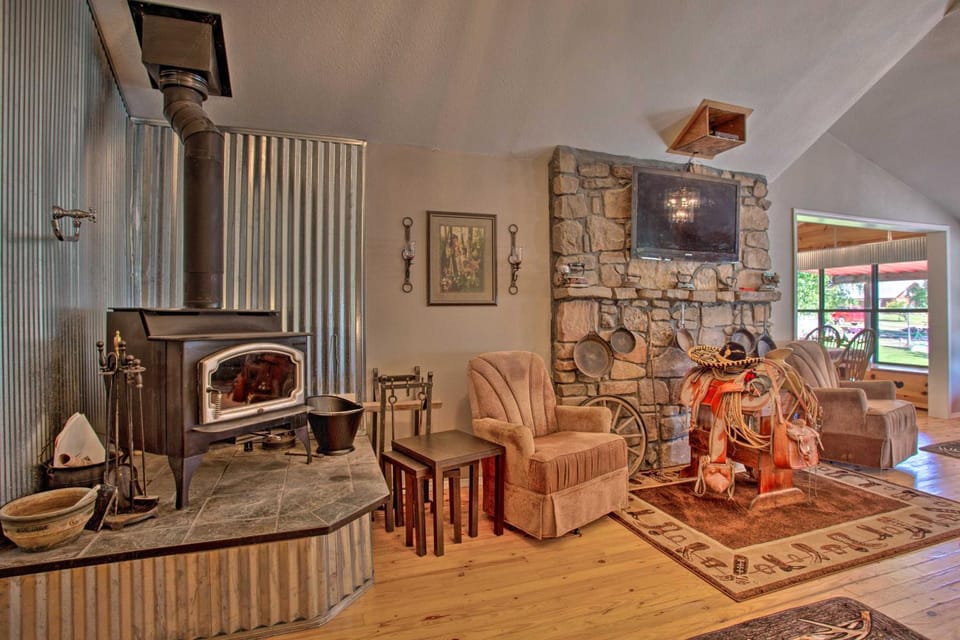 Rustic Home w/ Patio, 1 Mi to Sunset Beach! House in Oklahoma