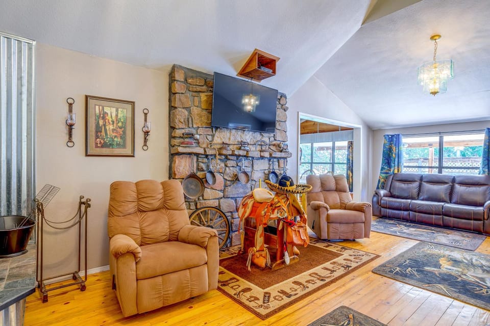 Rustic Home w/ Patio, 1 Mi to Sunset Beach! House in Oklahoma