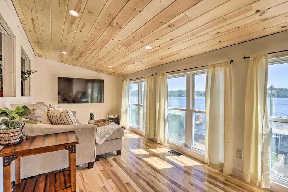 Dock & Boat Slip! Waterfront Lake Ozark Home House in Lake of the Ozarks