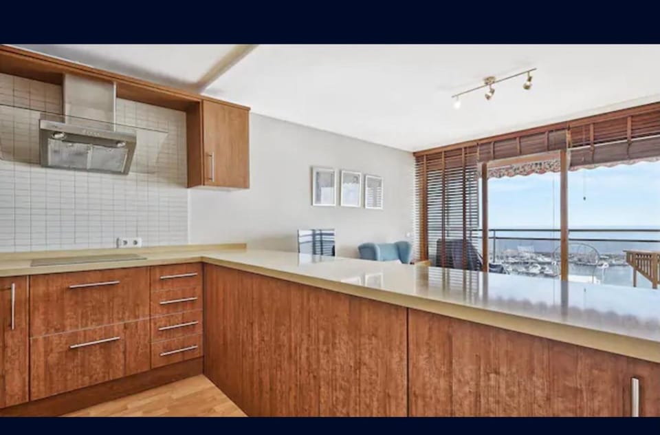 Kitchen or kitchenette, Communal kitchen