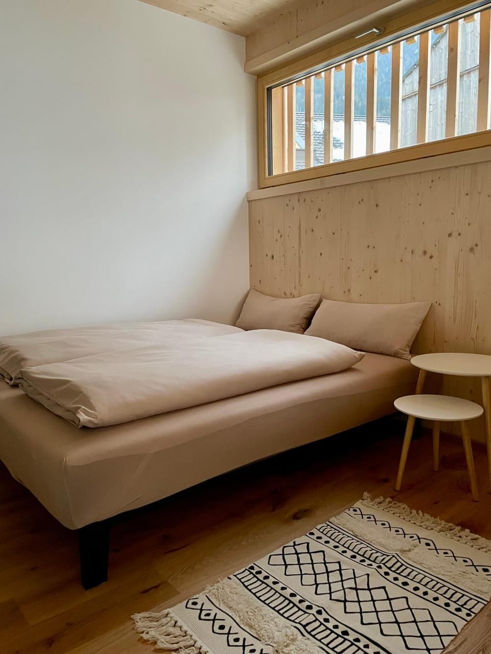 Bed, Living room
