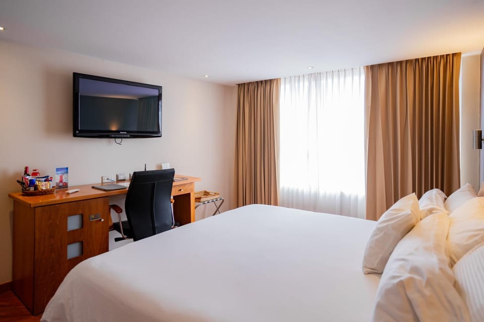 TV and multimedia, Photo of the whole room, Bedroom