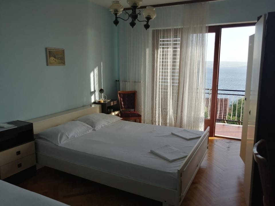Bed, Bedroom, Sea view
