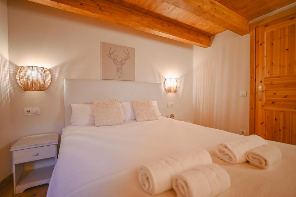 Bed, Photo of the whole room, Bedroom, towels, wardrobe