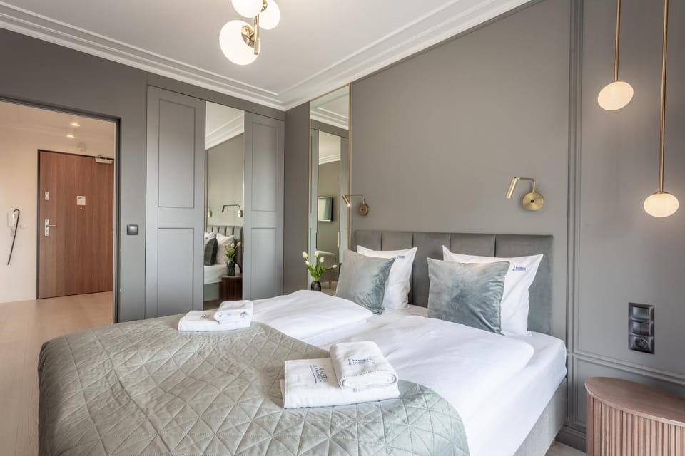 Bed, Bedroom, towels, wardrobe