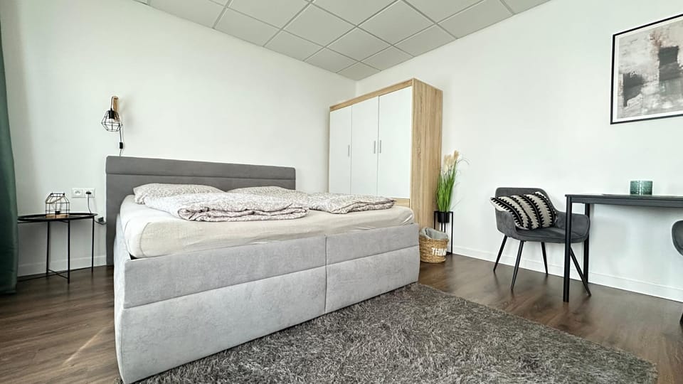 Bed, Seating area, Bedroom
