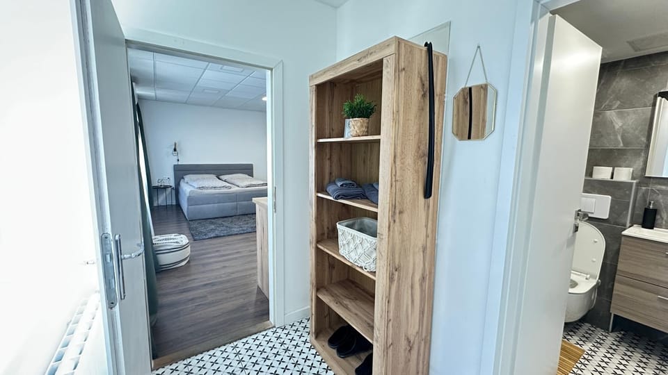 Bathroom, Bedroom, towels, wardrobe