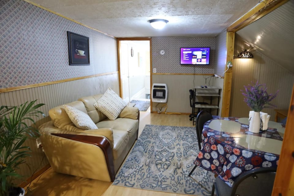 3-Bedroom apt. ideal location near new river gorge Apartment in Fayetteville