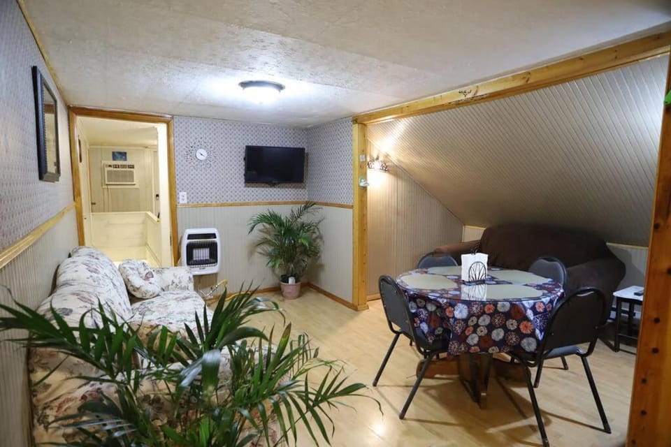 3-Bedroom apt. ideal location near new river gorge Apartment in Fayetteville