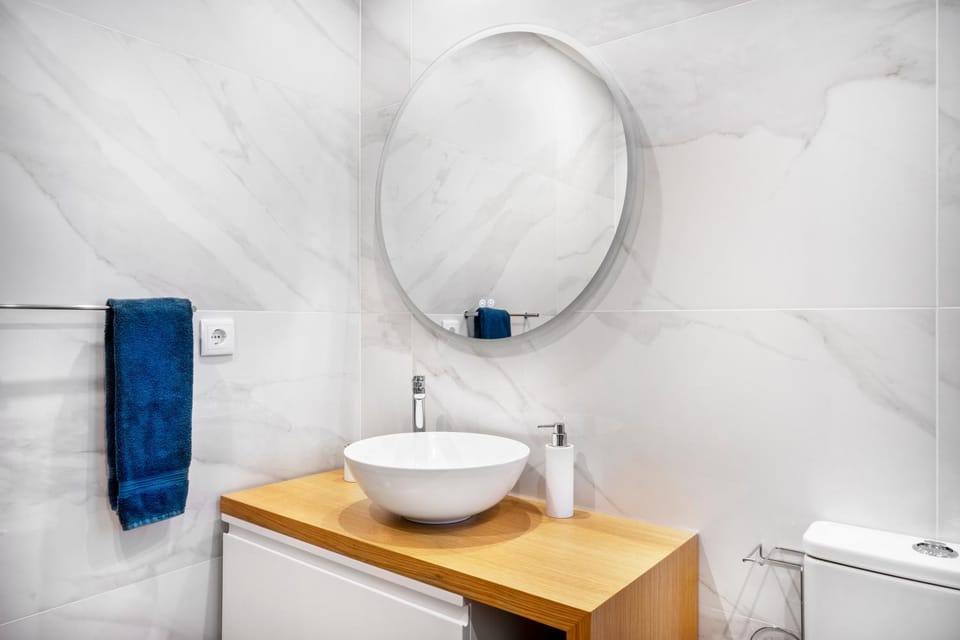 Toilet, Bathroom, towels