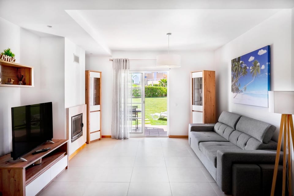 Communal lounge/ TV room, TV and multimedia, Living room