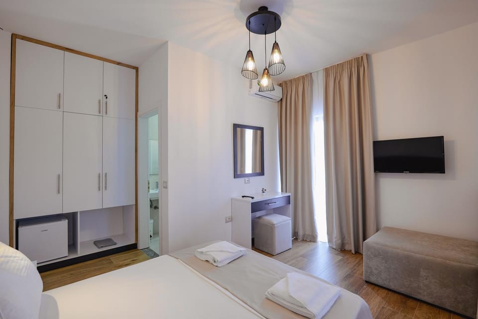 Bed, Living room, wardrobe