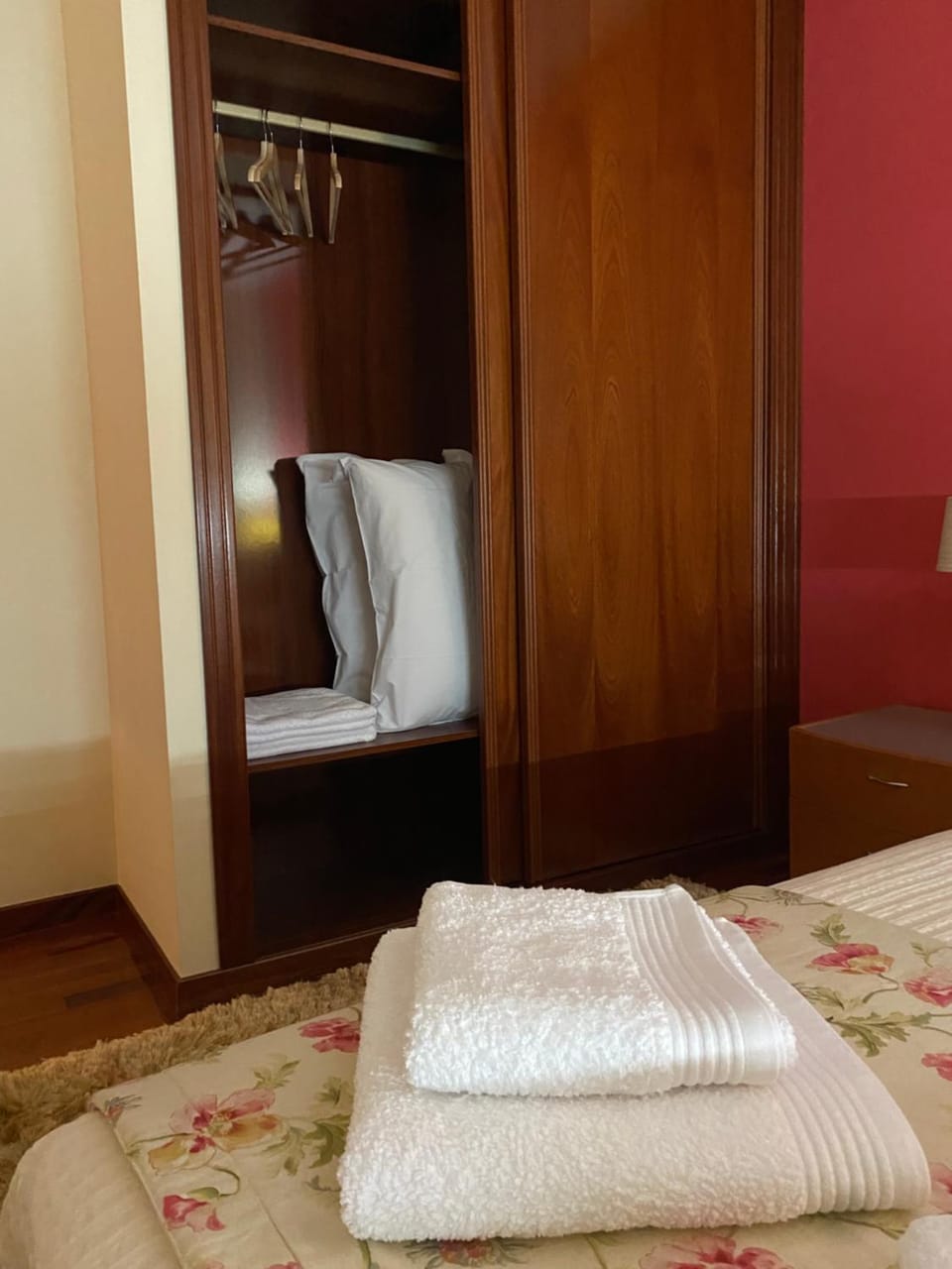 Bedroom, towels, wardrobe