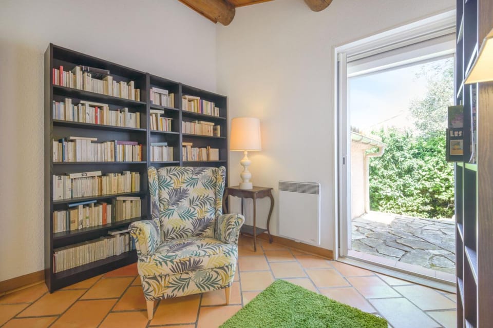 Large Villa With Swimming Pool And Terraces House in Villeneuve-lès-Avignon