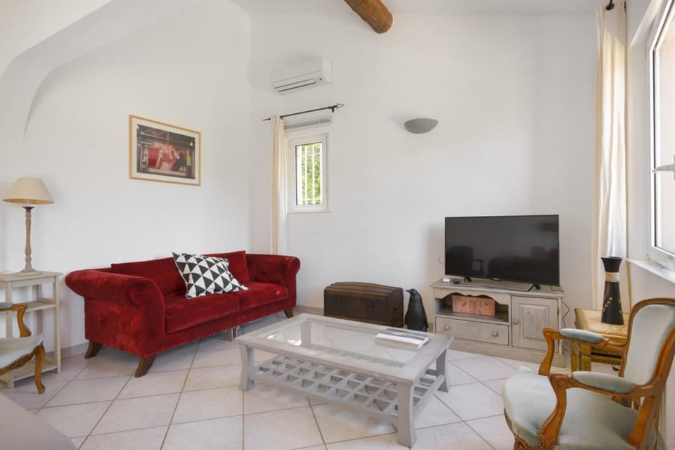 Large Villa With Swimming Pool And Terraces House in Villeneuve-lès-Avignon
