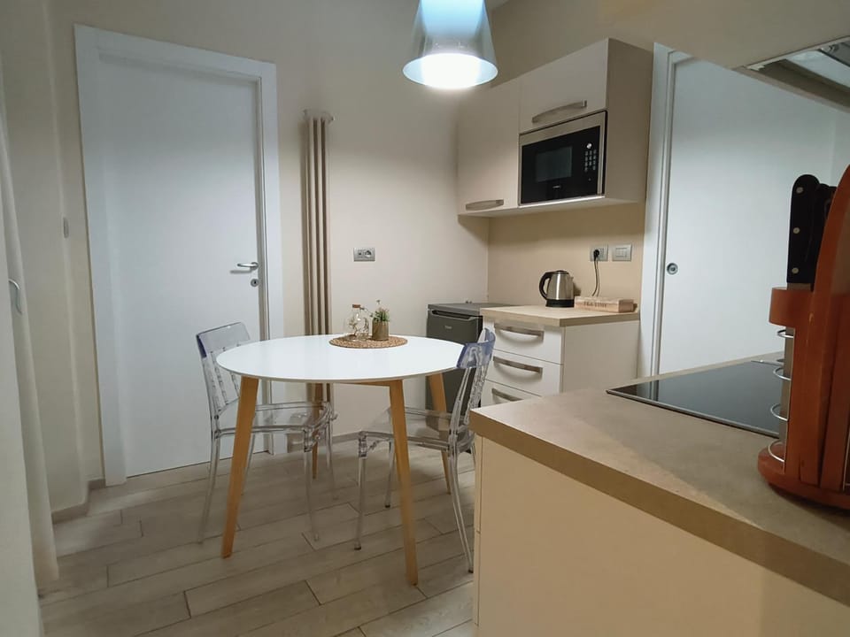 Dining area, kitchen