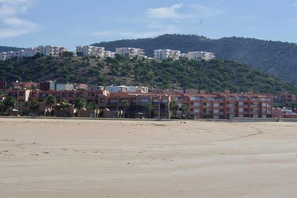 Property building, Neighbourhood, Beach