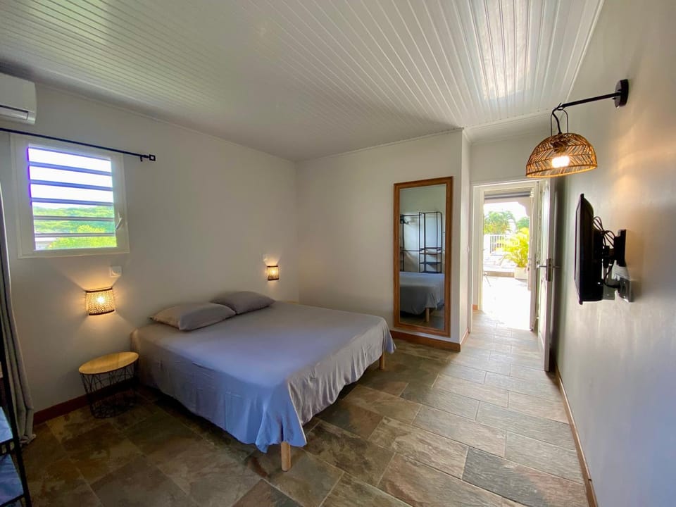 Bed, Photo of the whole room, Bedroom, air conditioner