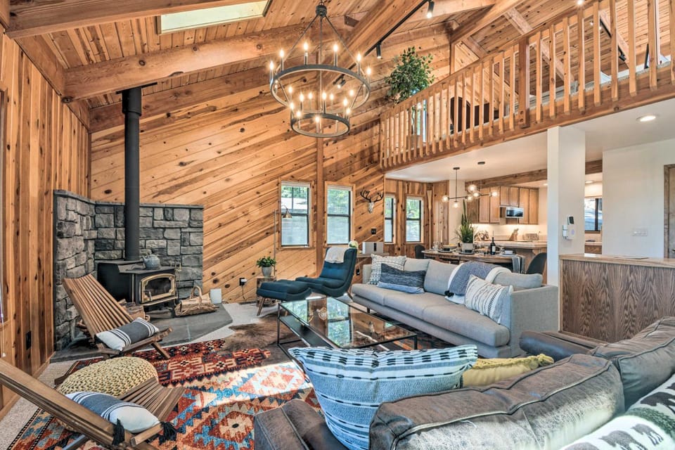 Hike, Fish, & Relax: Family Arnold Cabin Cabin in Dorrington