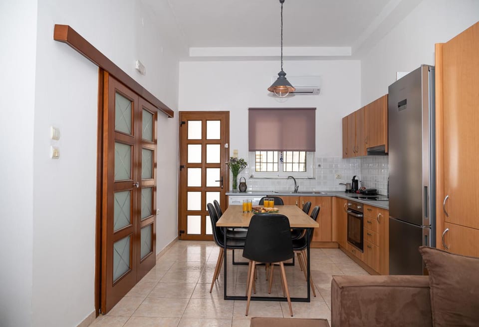 Dining area, kitchen