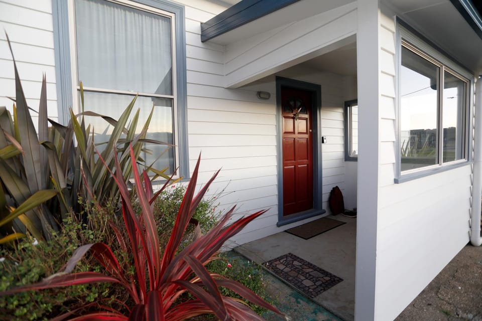 Stanley Beach House with Stunning Nut Views! House in Tasmania