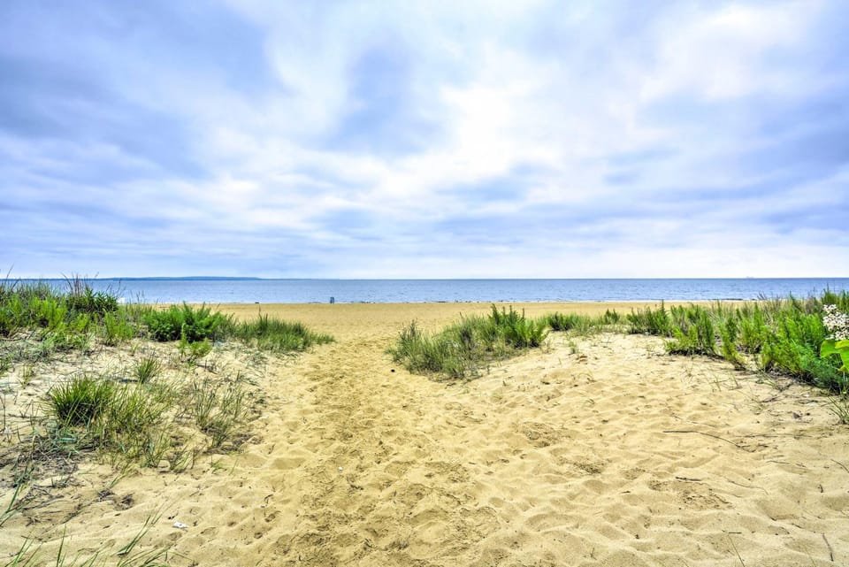 Family-Friendly Keansburg Home: Walk to Beach! House in Middletown