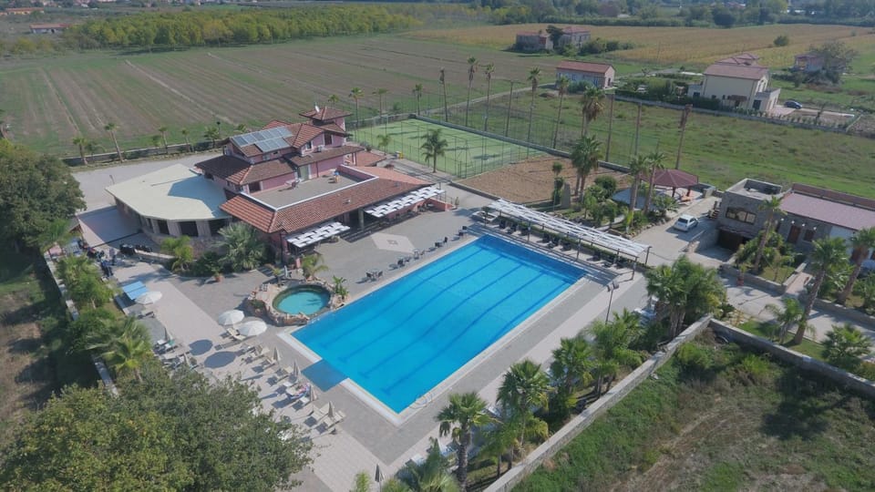 Bird's eye view, Pool view