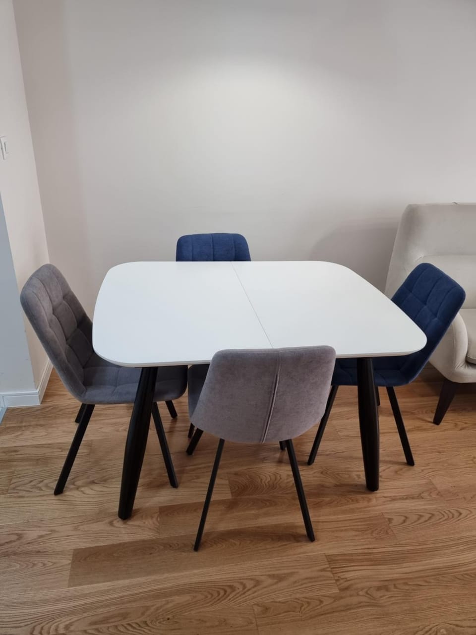 Seating area, Dining area