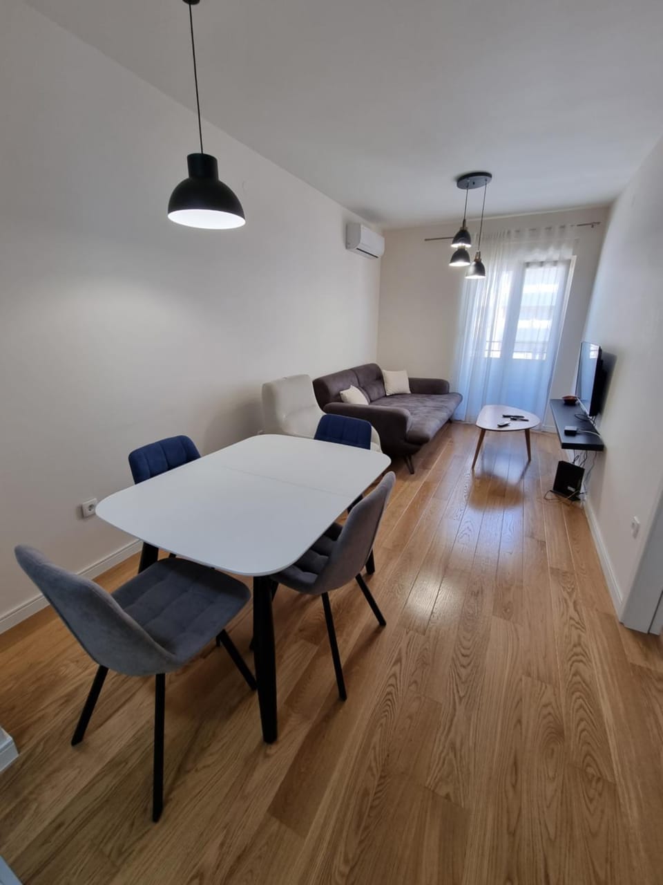 Seating area, Dining area