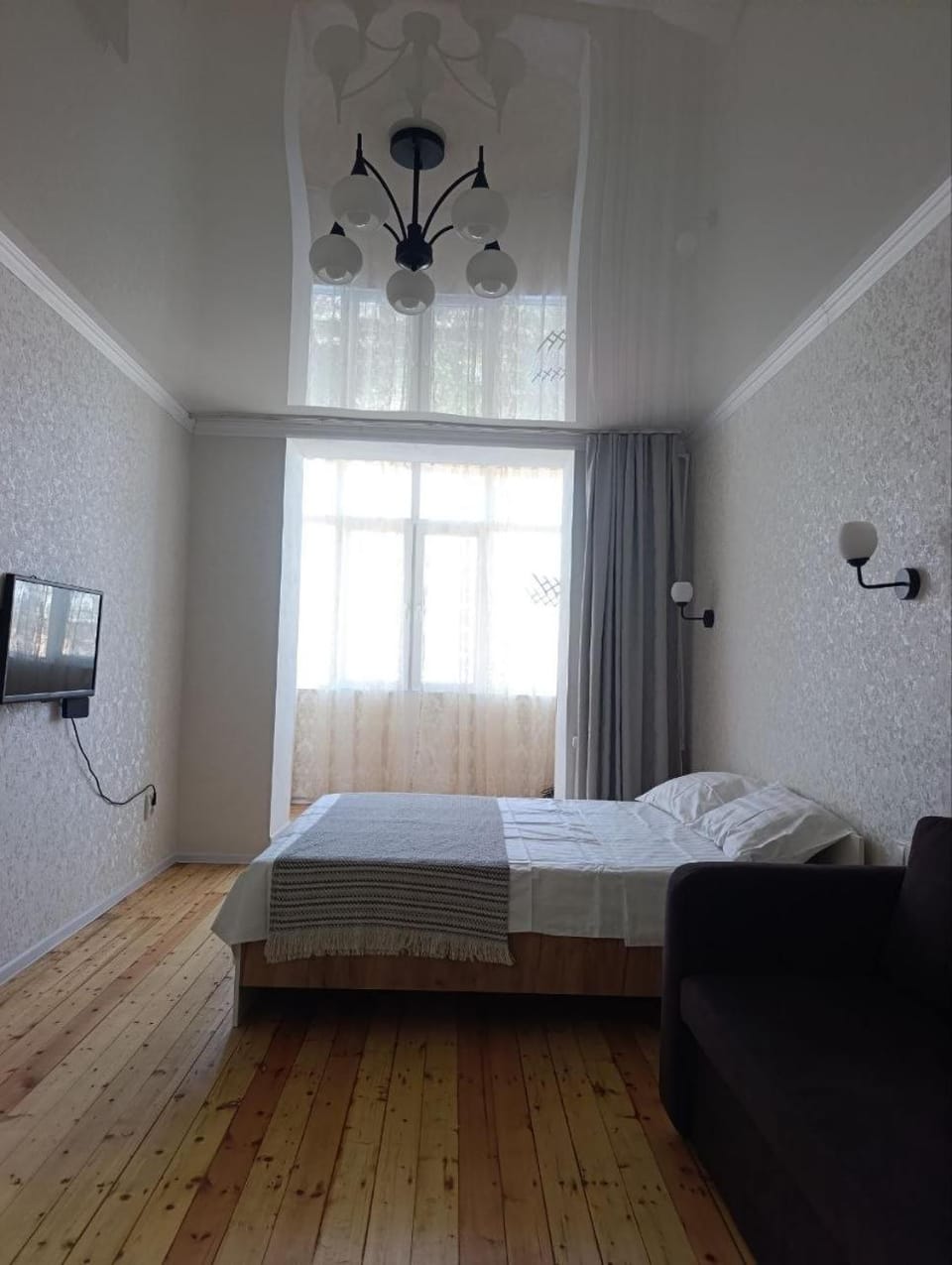Bed, TV and multimedia, Bedroom