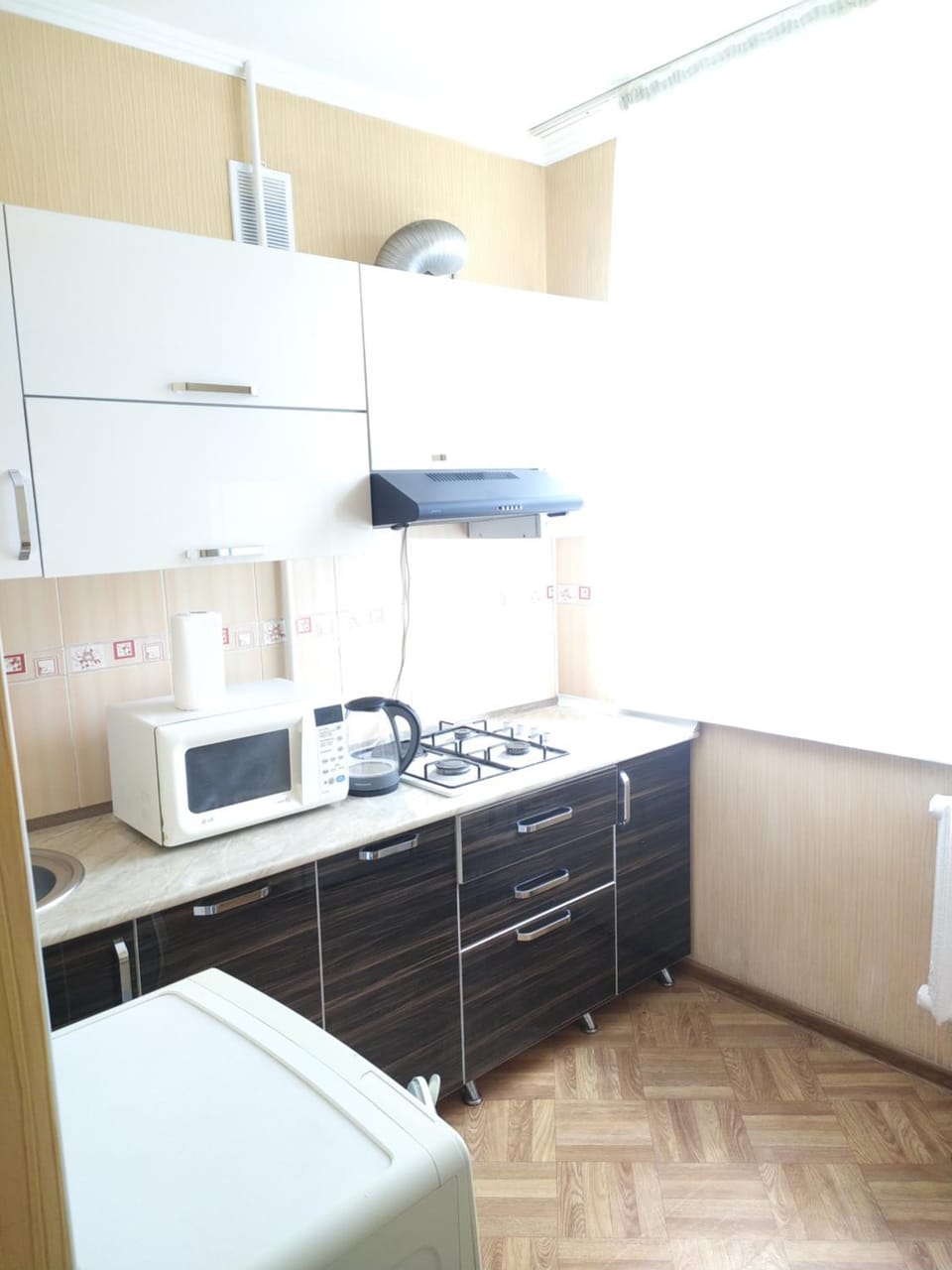 Kitchen or kitchenette, minibar, stove