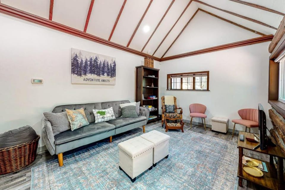 Top Town Retreat House in Crestline
