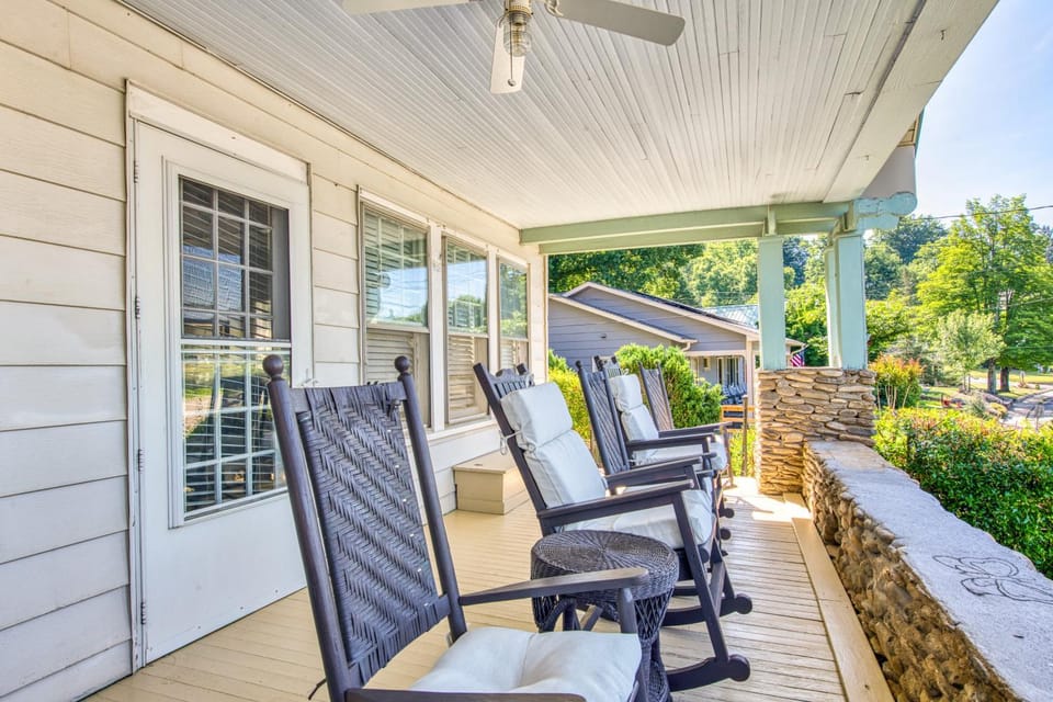 Chapel Side House in Lake Junaluska