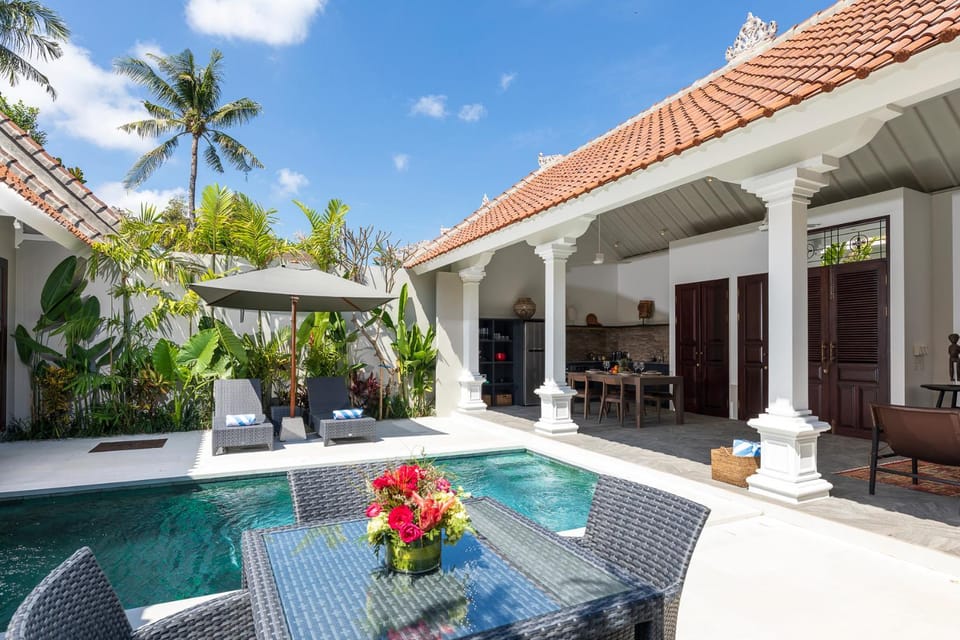 Villa Tahi - Stylish luxury, tranquil location, walk to beach Villa in Kuta