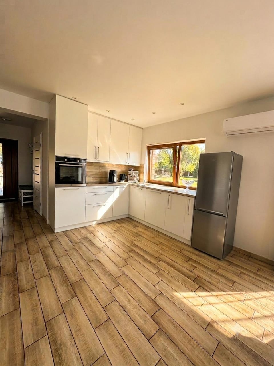 Kitchen or kitchenette, dishwasher