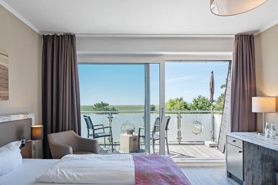Bed, View (from property/room), Balcony/Terrace, Photo of the whole room, Bedroom, Sea view