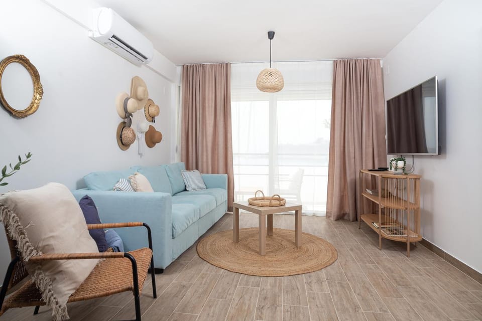 Communal lounge/ TV room, TV and multimedia, Living room, Seating area