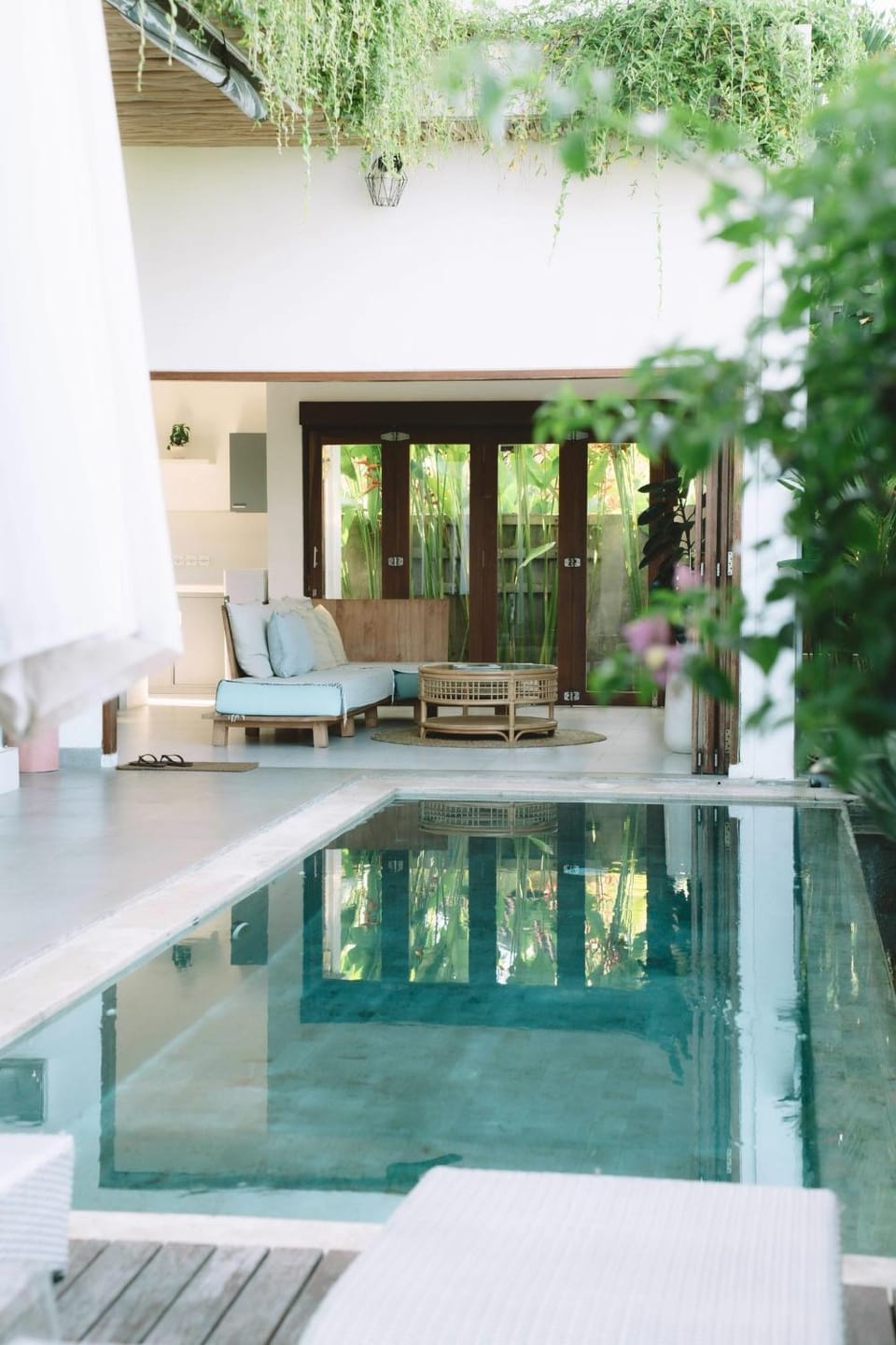 Swimming pool, sunbed