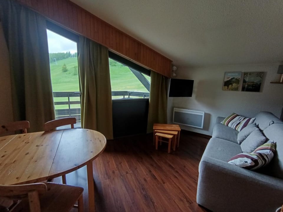 Résidence Ferme D'augustin - Batiment A - Beau 2 pièces - skis aux pieds - Superbe vue MAE-8514 Apartment in Montgenèvre