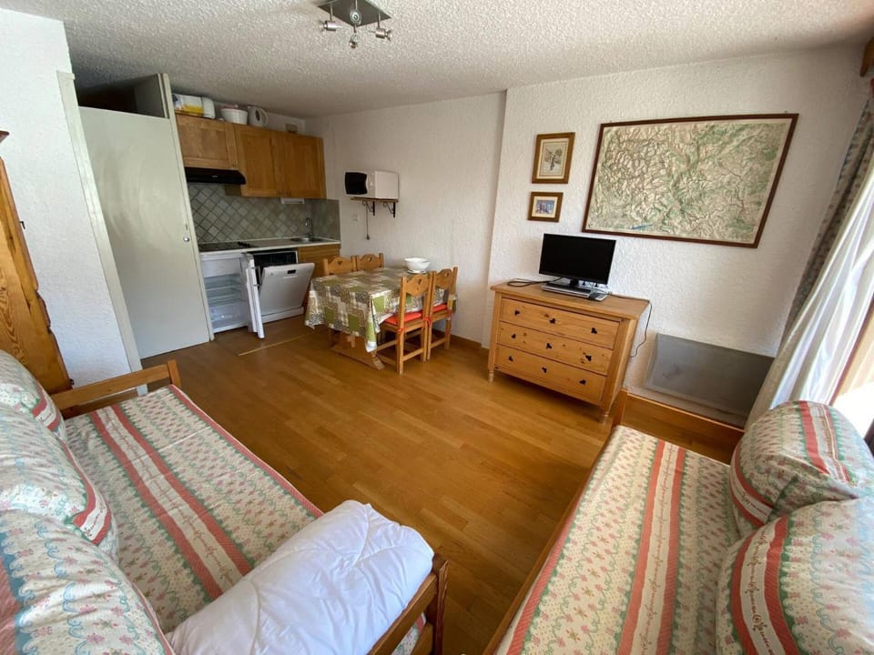 Résidence Chalmettes - Studio 4 personnes - Skis aux pieds MAE-8554 Apartment in Montgenèvre