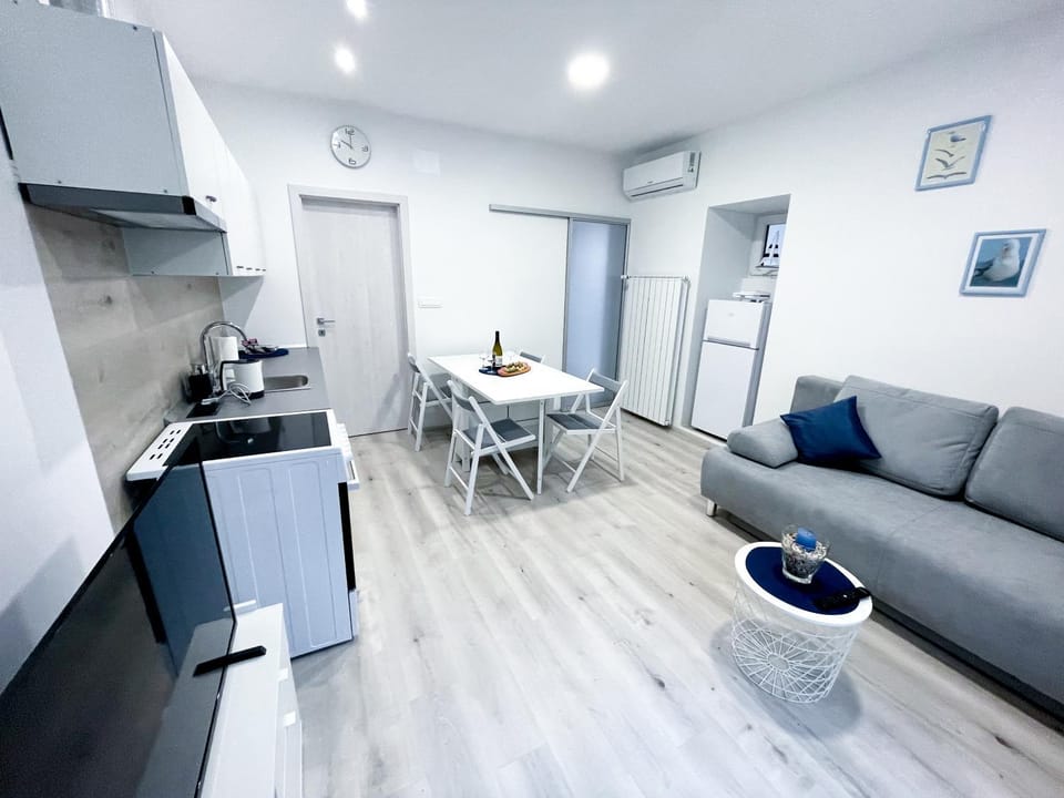 Living room, Communal kitchen