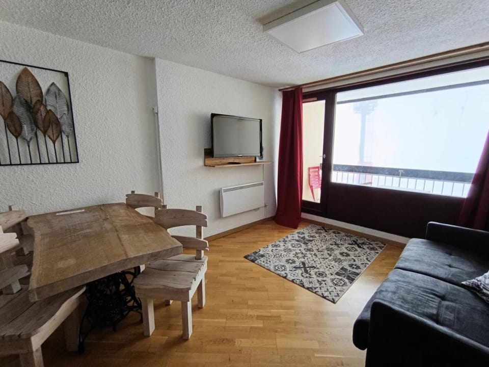 Résidence Chalmettes - Joli studio rénové avec accès direct aux pistes. parking MAE-8704 Apartment in Montgenèvre
