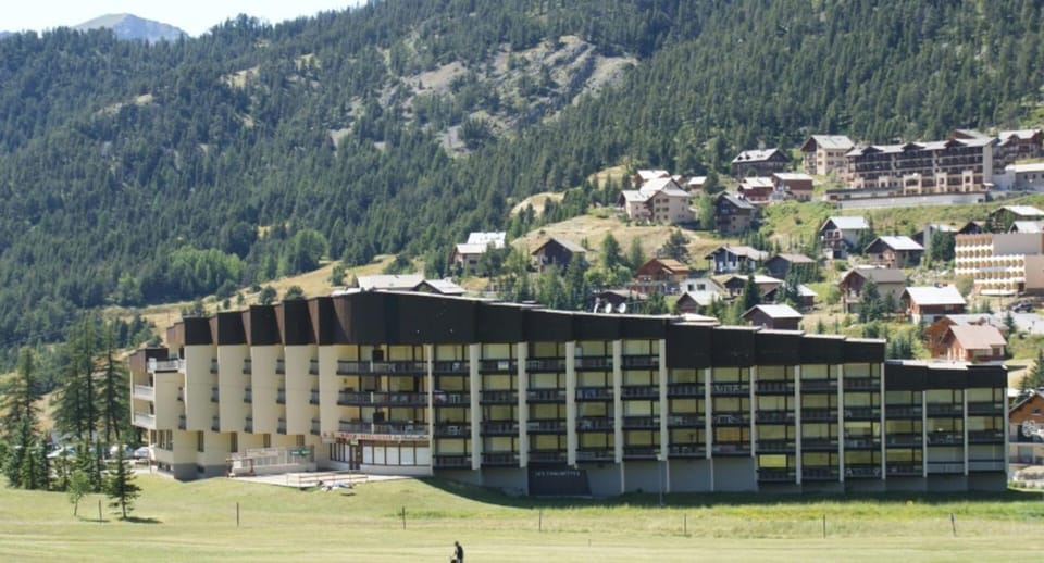 Résidence Chalmettes - Joli studio rénové avec accès direct aux pistes. parking MAE-8704 Apartment in Montgenèvre