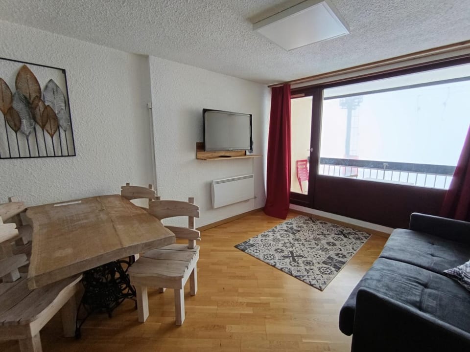 Résidence Chalmettes - Joli studio rénové avec accès direct aux pistes. parking MAE-8704 Apartment in Montgenèvre
