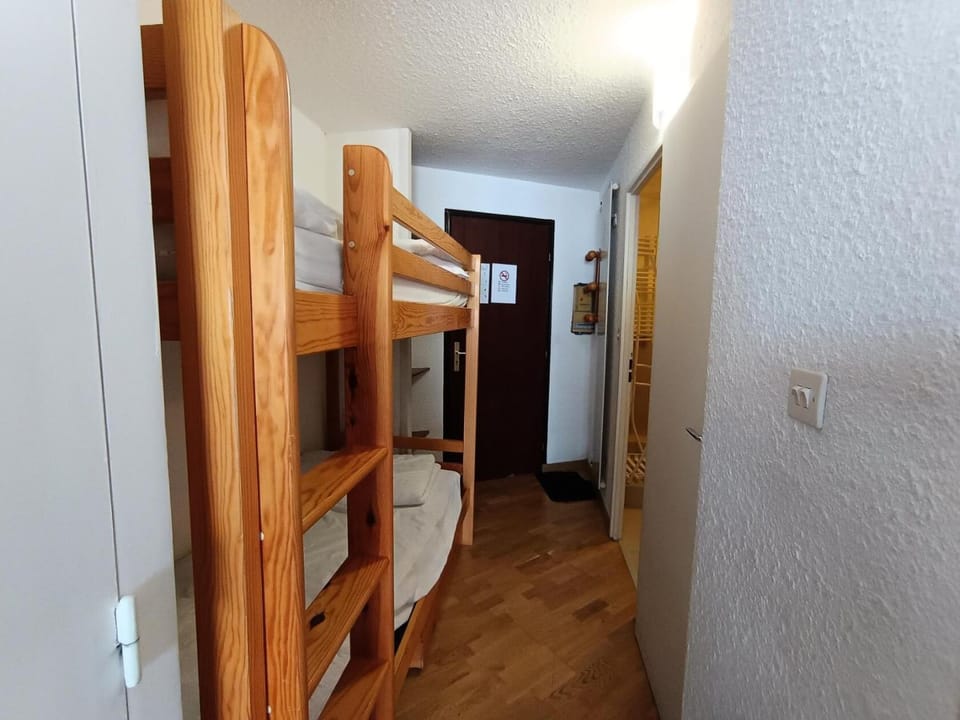 Résidence Chalmettes - Joli studio rénové avec accès direct aux pistes. parking MAE-8704 Apartment in Montgenèvre