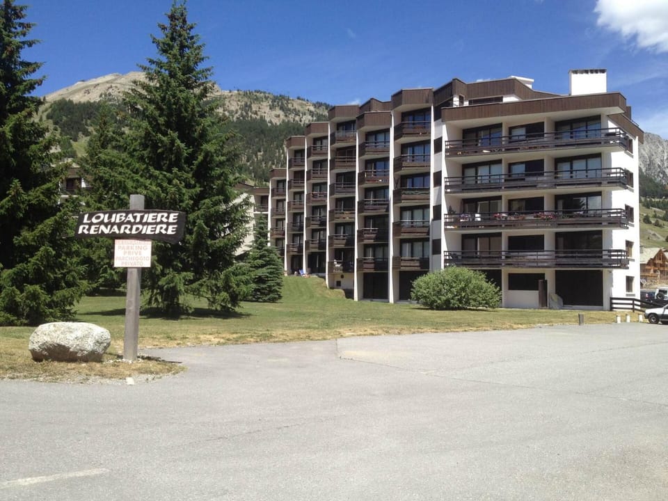 Résidence Loubatiere - Appartement 2 pièces + cabine pour 4/6 personnes MAE-8924 Cabin in Montgenèvre