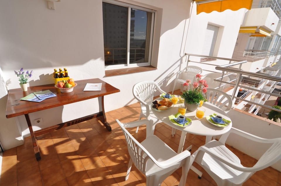 View (from property/room), Balcony/Terrace, Dining area