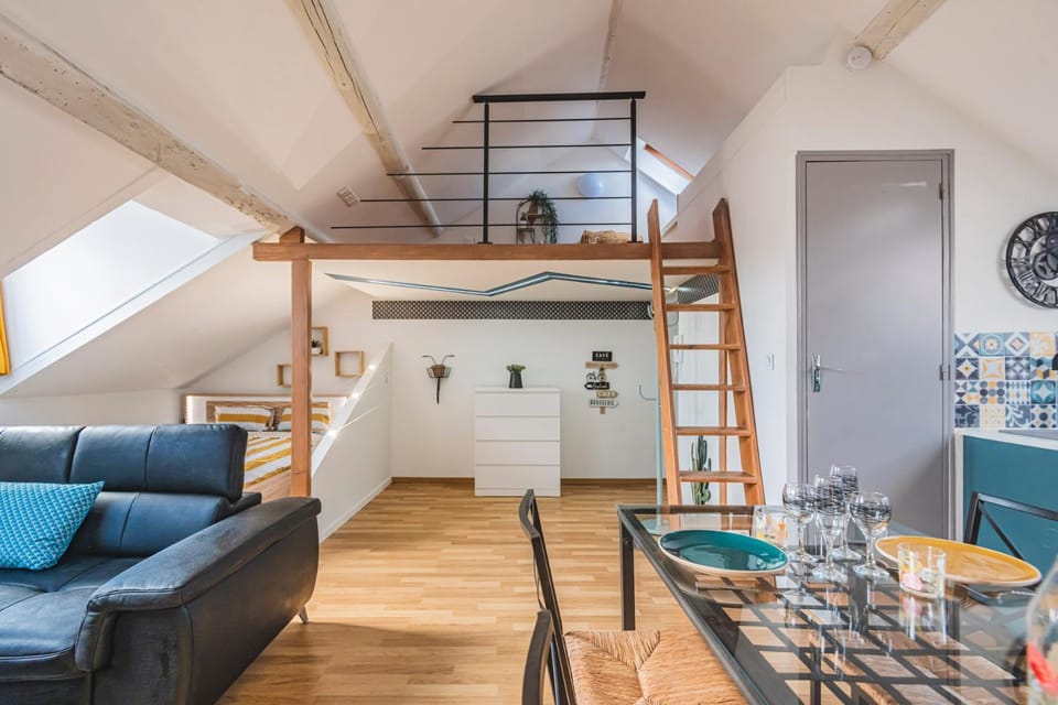 La place des Sacres, proche gare et centre Apartment in Reims