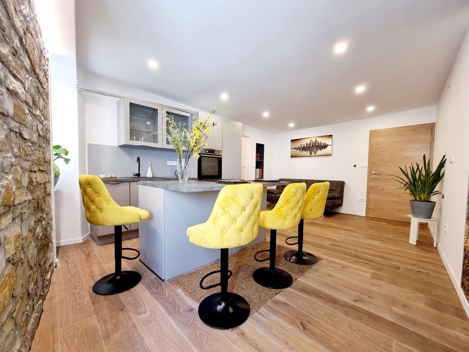 Living room, Dining area, kitchen