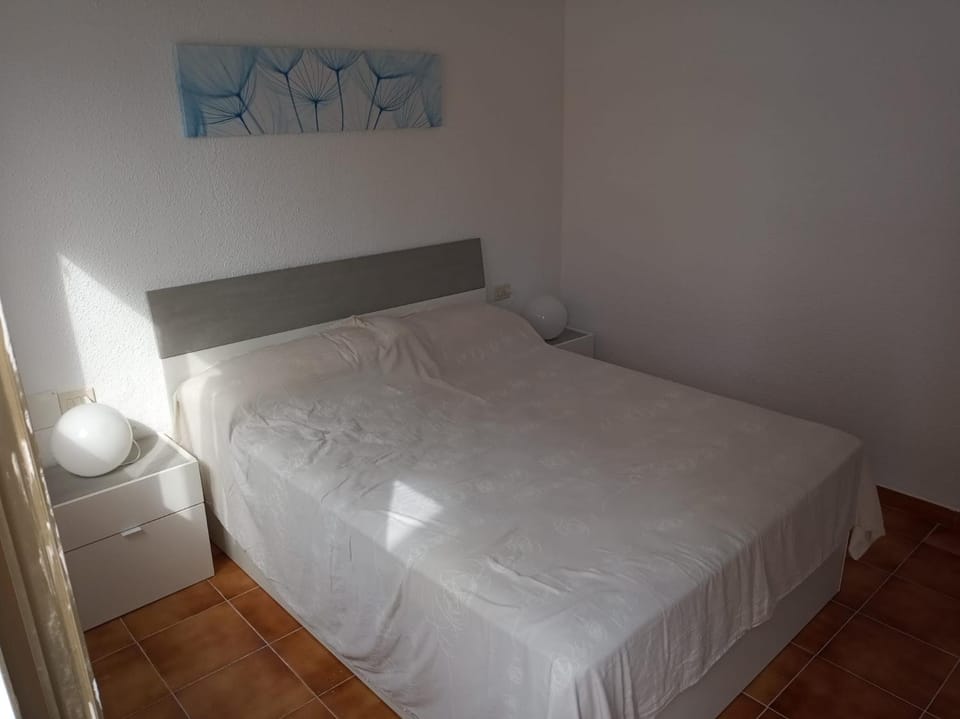 CASA ADOSADA AMPLIA, PEÑISCOLA PISCINAS PARKING Y PLAYA Apartment in Peniscola